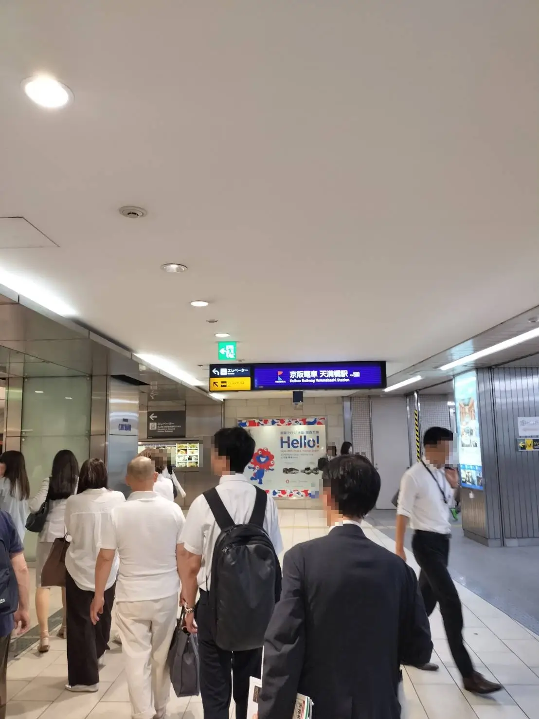 3. 突きあたりを左に曲がります。