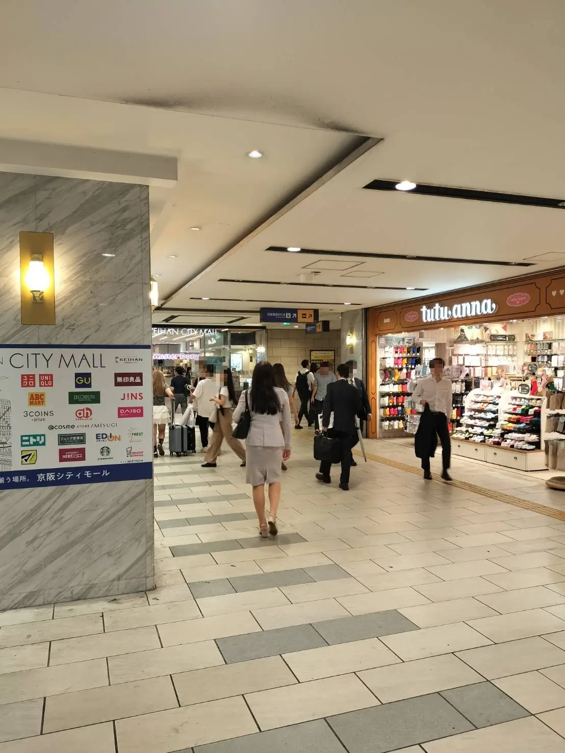 5. まっすぐ進み右に曲がります。